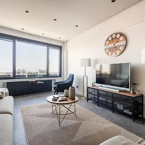 Sevim With A Sea View In Nisantasi Apartment